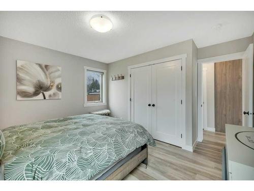 33 Lakeshore Dr, Grandview, AB - Indoor Photo Showing Bedroom