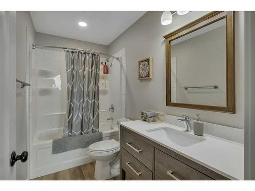 33 Lakeshore Dr, Grandview, AB - Indoor Photo Showing Bathroom