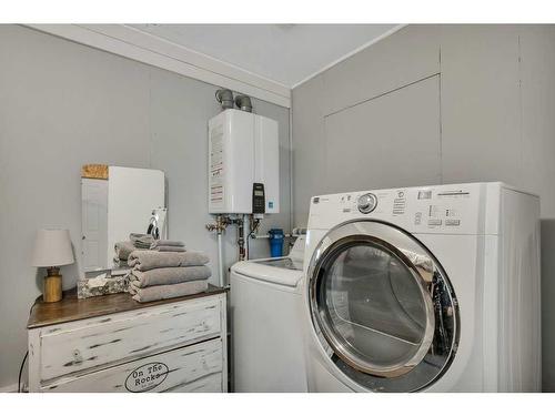 33 Lakeshore Dr, Grandview, AB - Indoor Photo Showing Laundry Room