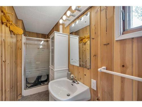33 Lakeshore Dr, Grandview, AB - Indoor Photo Showing Bathroom