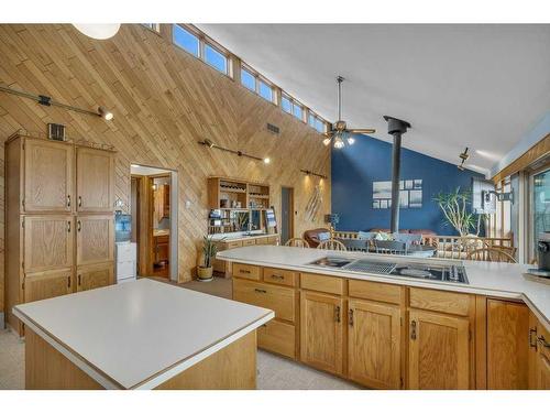 35 Lakeshore Dr, Grandview, AB - Indoor Photo Showing Kitchen