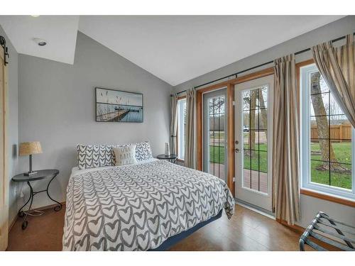 35 Lakeshore Dr, Grandview, AB - Indoor Photo Showing Bedroom