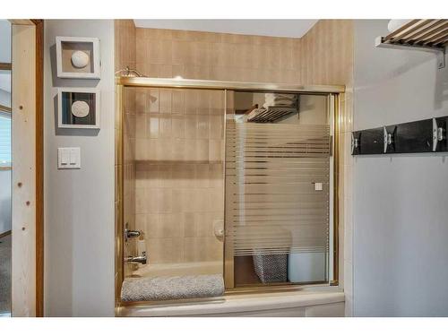 35 Lakeshore Dr, Grandview, AB - Indoor Photo Showing Bathroom