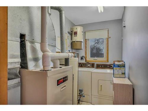 35 Lakeshore Dr, Grandview, AB - Indoor Photo Showing Laundry Room