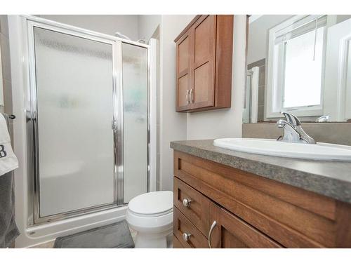 82 Mann Drive, Penhold, AB - Indoor Photo Showing Bathroom