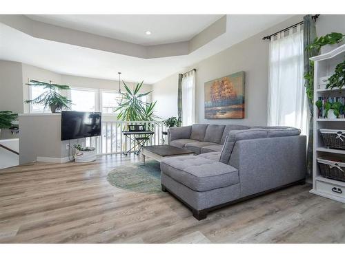82 Mann Drive, Penhold, AB - Indoor Photo Showing Living Room