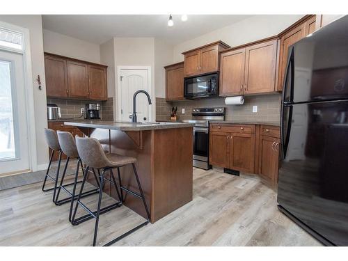 82 Mann Drive, Penhold, AB - Indoor Photo Showing Kitchen