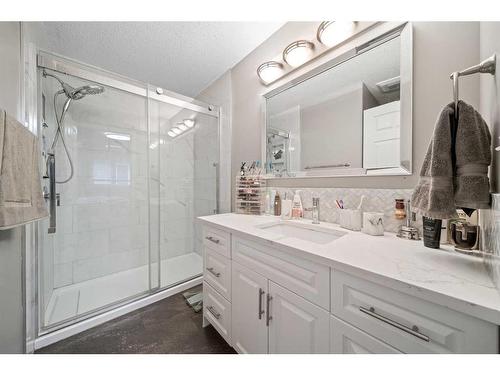 4304 68 Street, Stettler, AB - Indoor Photo Showing Bathroom
