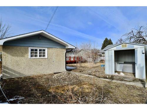 664 12 Avenue South, Carstairs, AB - Outdoor With Exterior
