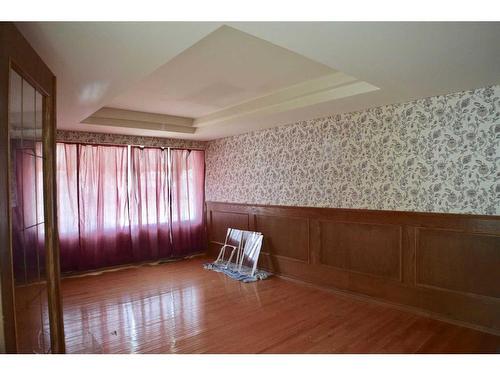 664 12 Avenue South, Carstairs, AB - Indoor Photo Showing Other Room