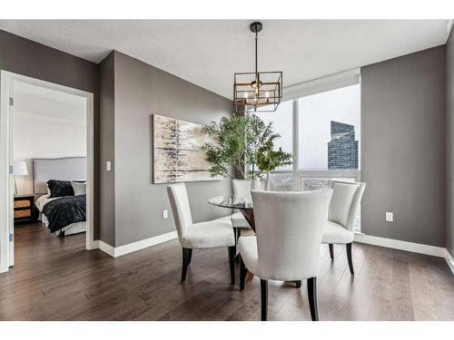 2504-1118 12 Avenue Sw, Calgary, AB - Indoor Photo Showing Dining Room