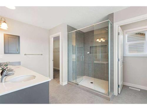 23 Crestbrook Link Sw, Calgary, AB - Indoor Photo Showing Bathroom