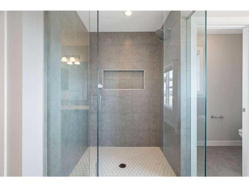 23 Crestbrook Link Sw, Calgary, AB - Indoor Photo Showing Bathroom