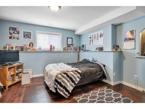 50 Old Boomer Road, Sylvan Lake, AB - Indoor Photo Showing Bedroom