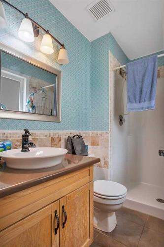 50 Old Boomer Road, Sylvan Lake, AB - Indoor Photo Showing Bathroom