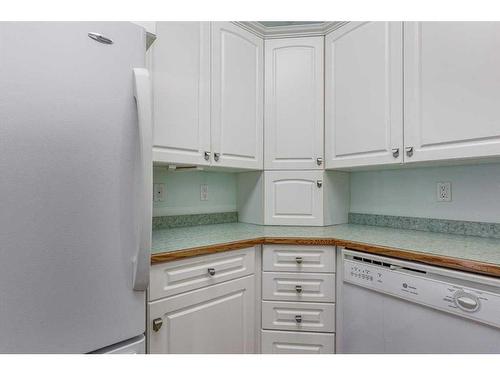 2-5034 53 Street, Lacombe, AB - Indoor Photo Showing Kitchen With Double Sink