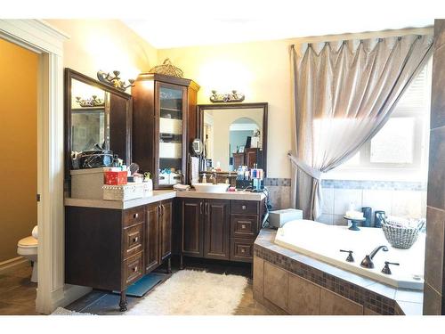 6 Ingram Close, Red Deer, AB - Indoor Photo Showing Bathroom