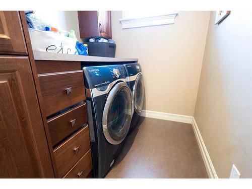 6 Ingram Close, Red Deer, AB - Indoor Photo Showing Laundry Room