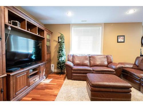 6 Ingram Close, Red Deer, AB - Indoor Photo Showing Living Room