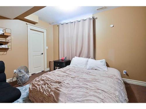 6 Ingram Close, Red Deer, AB - Indoor Photo Showing Bedroom