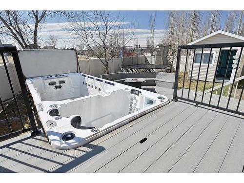 6 Ingram Close, Red Deer, AB - Outdoor