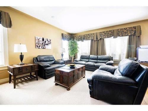 6 Ingram Close, Red Deer, AB - Indoor Photo Showing Living Room