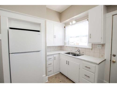 4626 49 Street, Red Deer, AB - Indoor Photo Showing Kitchen With Double Sink