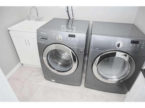 4104 26 Avenue Sw, Calgary, AB - Indoor Photo Showing Laundry Room