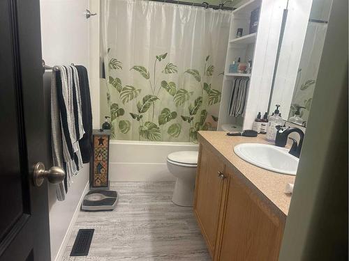 4512 45 Avenue Close, Rocky Mountain House, AB - Indoor Photo Showing Bathroom