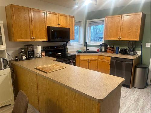 4512 45 Avenue Close, Rocky Mountain House, AB - Indoor Photo Showing Kitchen