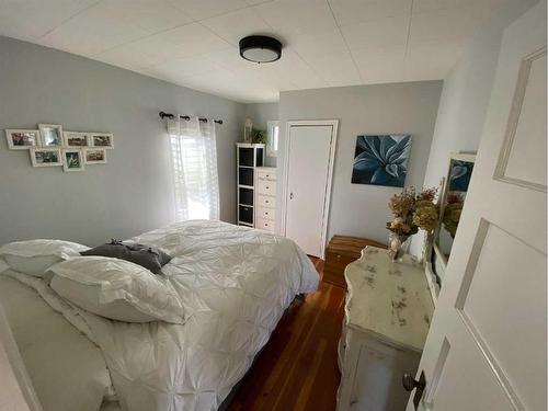 3914 46 Street, Ponoka, AB - Indoor Photo Showing Bedroom