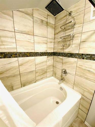3914 46 Street, Ponoka, AB - Indoor Photo Showing Bathroom
