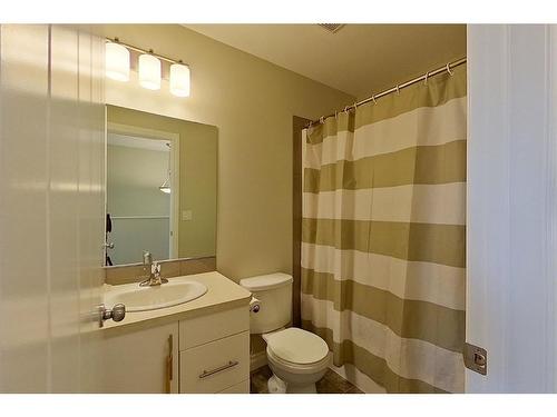 11 Crestview Boulevard, Sylvan Lake, AB - Indoor Photo Showing Bathroom