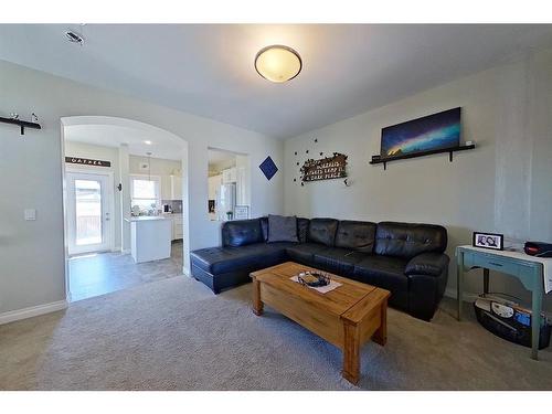 11 Crestview Boulevard, Sylvan Lake, AB - Indoor Photo Showing Living Room