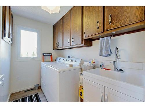 38118 Range Road 235, Rural Red Deer County, AB - Indoor Photo Showing Laundry Room