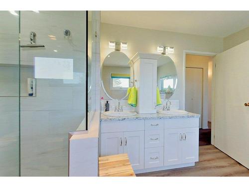 38118 Range Road 235, Rural Red Deer County, AB - Indoor Photo Showing Bathroom