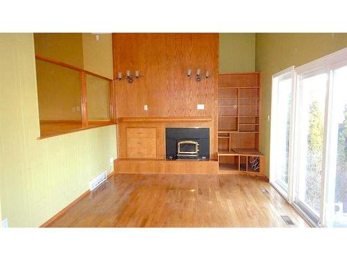 10760 31 Avenue Nw, Edmonton, AB - Indoor With Fireplace