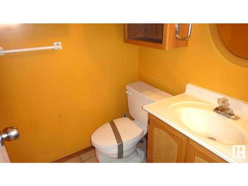 10760 31 Avenue Nw, Edmonton, AB - Indoor Photo Showing Bathroom