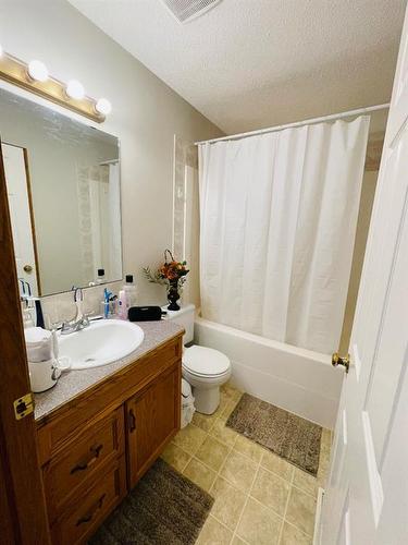 72 Lister Crescent, Red Deer, AB - Indoor Photo Showing Bathroom