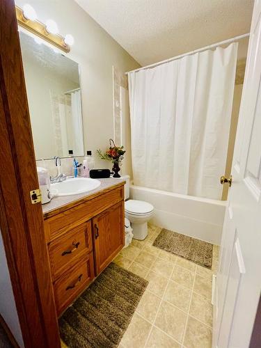 72 Lister Crescent, Red Deer, AB - Indoor Photo Showing Bathroom