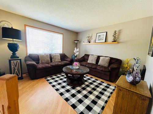 72 Lister Crescent, Red Deer, AB - Indoor Photo Showing Living Room