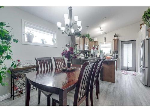 5207 48 Street Close, Innisfail, AB - Indoor Photo Showing Dining Room