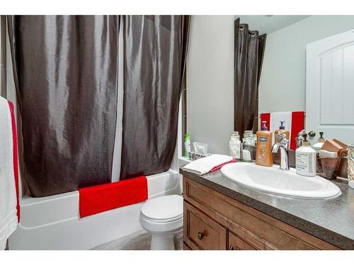 5207 48 Street Close, Innisfail, AB - Indoor Photo Showing Bathroom