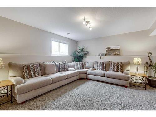 5207 48 Street Close, Innisfail, AB - Indoor Photo Showing Living Room