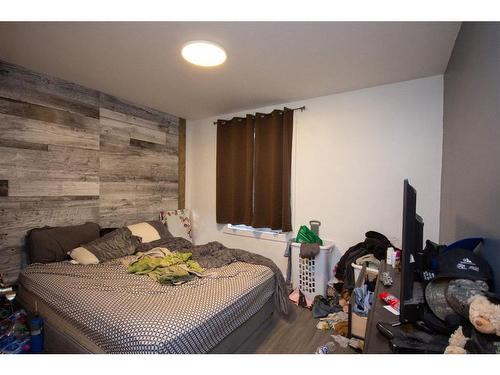 156 Nash Street, Red Deer, AB - Indoor Photo Showing Bedroom