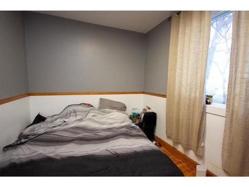 156 Nash Street, Red Deer, AB - Indoor Photo Showing Bedroom