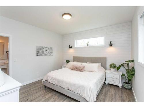 140-27111 Highway 597 Road, Rural Lacombe County, AB - Indoor Photo Showing Bedroom