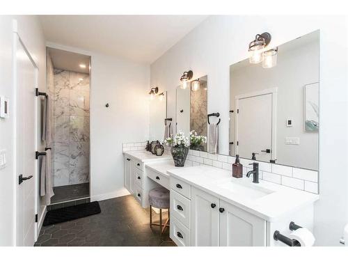 140-27111 Highway 597 Road, Rural Lacombe County, AB - Indoor Photo Showing Bathroom