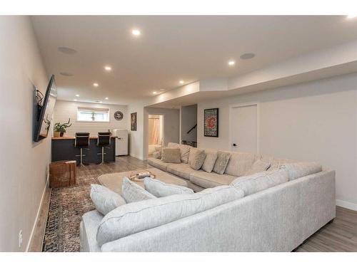 140-27111 Highway 597 Road, Rural Lacombe County, AB - Indoor Photo Showing Living Room