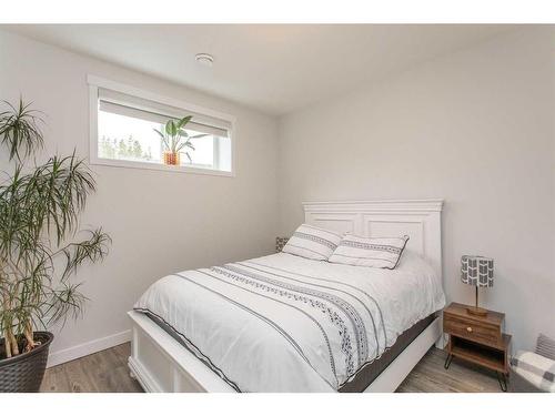 140-27111 Highway 597 Road, Rural Lacombe County, AB - Indoor Photo Showing Bedroom